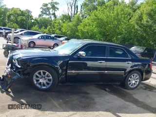 2007 Chrysler 300 C z VIN 2C3LA63H87H762789, wystawiony jako IAAI lot #42253938 z przebiegiem 133 172 mil mil oraz . Historia ofert i sprzedaży dostępna na DreamBid. Obrazek 15.