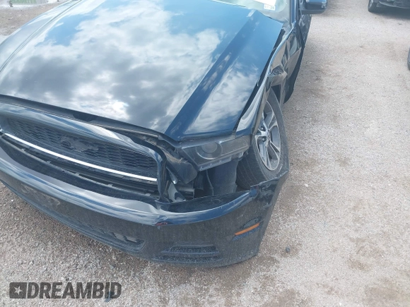 2014 Ford Mustang V6 с VIN 1ZVBP8EM5E5243910, выставлен на аукционе IAAI как лот 42648737 с пробегом 251 987 миль миль и . История ставок и продаж доступна на DreamBid. Изображение 6.