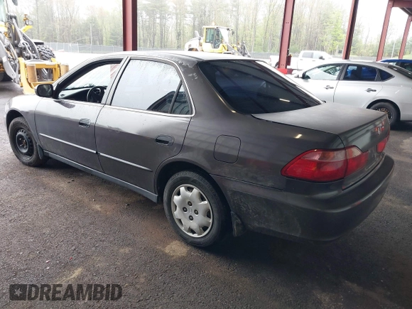 1998 Honda Accord LX с VIN 1HGCG5645WA244697, выставлен на аукционе IAAI как лот 42195066 с пробегом 133 054 миль миль и . История ставок и продаж доступна на DreamBid. Изображение 3.