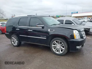 2014 Cadillac Escalade Platinum z VIN 1GYS4DEF9ER212880, wystawiony jako IAAI lot #41954880 z przebiegiem 193 203 mil mil oraz . Historia ofert i sprzedaży dostępna na DreamBid. Obrazek 13.