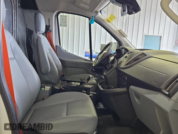 2016 Ford Transit Cargo z VIN 1FTYE1YM9GKB19505, wystawiony jako IAAI lot #42774251 z przebiegiem 252 184 mil mil oraz . Historia ofert i sprzedaży dostępna na DreamBid. Obrazek 15.