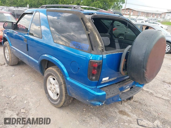 2000 Chevrolet Blazer LS z VIN 1GNCT18W6YK288858, wystawiony jako IAAI lot #42344368 z przebiegiem 207 183 mil mil oraz . Historia ofert i sprzedaży dostępna na DreamBid. Obrazek 3.