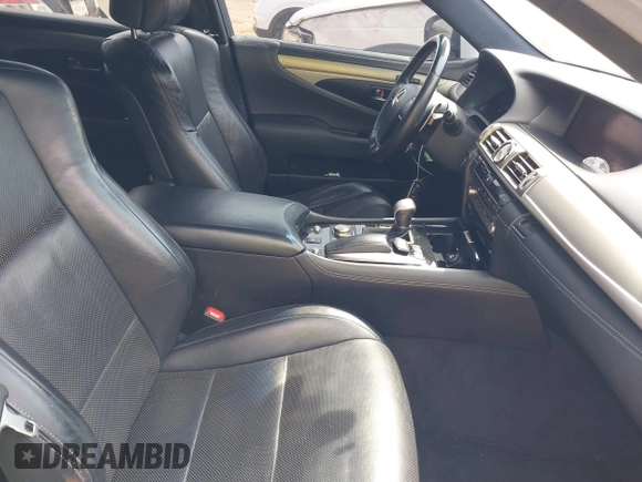 2013 Lexus LS 460 z VIN JTHCL5EF5D5016815, wystawiony jako IAAI lot #41794829 z przebiegiem 224 029 mil mil oraz . Historia ofert i sprzedaży dostępna na DreamBid. Obrazek 5.