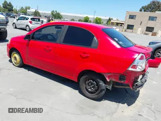 2011 Chevrolet Aveo 1LT z VIN KL1TD5DE0BB151956, wystawiony jako IAAI lot #42328720 z przebiegiem 115 765 mil mil oraz . Historia ofert i sprzedaży dostępna na DreamBid. Obrazek 3.