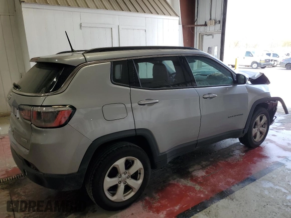 2018 Jeep Compass Latitude z VIN 3C4NJDBB3JT360814, wystawiony jako Copart lot #55018455 z przebiegiem 69 582 mil mil oraz Szkoda całkowita • Salvage title. Historia ofert i sprzedaży dostępna na DreamBid. Obrazek 3.