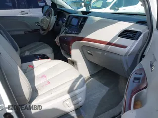 2014 Toyota Sienna XLE z VIN 5TDYK3DC7ES461445, wystawiony jako IAAI lot #42003360 z przebiegiem 153 404 mil mil oraz . Historia ofert i sprzedaży dostępna na DreamBid. Obrazek 5.