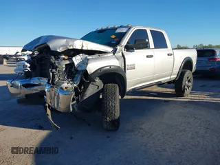 2013 Ram 2500 Tradesman z VIN 3C6UR5CL2DG550173, wystawiony jako IAAI lot #40865715 z przebiegiem 110 829 mil mil oraz . Historia ofert i sprzedaży dostępna na DreamBid. Obrazek 2.