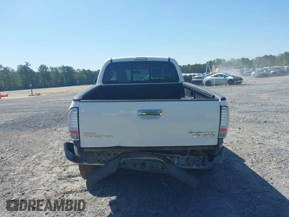 2007 Toyota Tacoma PreRunner with VIN 5TETU62N47Z425485, listed as a IAAI auction lot 42017517 with 209,850 mi miles. Bid and sale history available at carsss.com. Image 16.