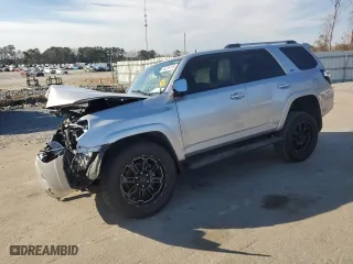2019 Toyota 4Runner SR5 with VIN JTEBU5JR1K5640677, listed as a Copart auction lot 45236155 with 0 mi miles and Salvage Title. Bid and sale history available at carsss.com. Image 1.