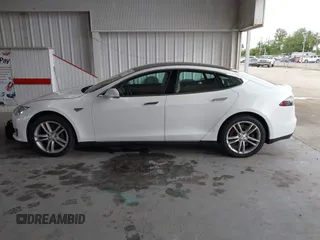 2014 Tesla Model S 60 with VIN 5YJSA1S16EFP53350, listed as a IAAI auction lot 42239753 with 104,985 mi miles and . Bid and sale history available at DreamBid. Image 14.