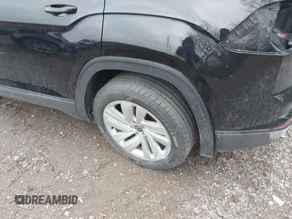 2023 Volkswagen Atlas SE z VIN 1V2HE2CA1PC210232, wystawiony jako IAAI lot #40966039 z przebiegiem 4 064 mil mil oraz . Historia ofert i sprzedaży dostępna na DreamBid. Obrazek 20.