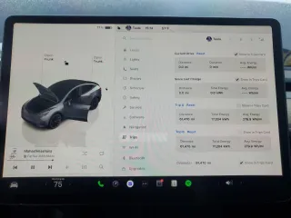 2023 Tesla Model Y Long Range z VIN 7SAYGDEE4PF752292, wystawiony jako Copart lot #53824185 z przebiegiem 61 470 mil mil oraz Szkoda całkowita • Salvage title. Historia ofert i sprzedaży dostępna na DreamBid. Obrazek 9.