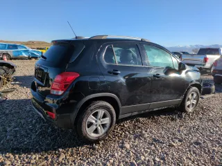 2021 Chevrolet Trax LT with VIN KL7CJPSM7MB371313, listed as a Copart auction lot 48622595 with 64,107 mi miles and Salvage Title. Bid and sale history available at carsss.com. Image 3.