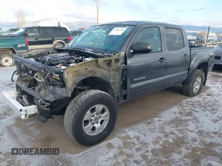 2015 Toyota Tacoma z VIN 3TMLU4EN8FM177785, wystawiony jako IAAI lot #41082160 z przebiegiem 156 761 mil mil oraz . Historia ofert i sprzedaży dostępna na DreamBid. Obrazek 22.