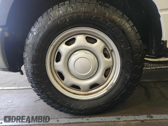2013 Ford F-150 XL z VIN 1FTMF1CM4DKE18754, wystawiony jako IAAI lot #42844298 z przebiegiem 71 624 mil mil oraz . Historia ofert i sprzedaży dostępna na DreamBid. Obrazek 41.