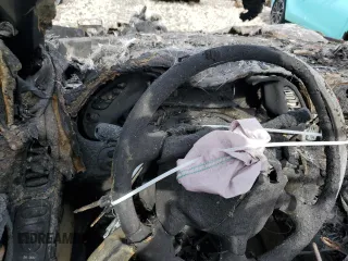 1998 Chevrolet Corvette z VIN 1G1YY32G9W5111612, wystawiony jako Copart lot #52559905 z przebiegiem Nie podano mil oraz Nie do naprawy • Non repairable. Historia ofert i sprzedaży dostępna na DreamBid. Obrazek 9.
