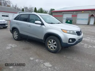 2011 Kia Sorento LX with VIN 5XYKT4A18BG099601, listed as a IAAI auction lot 42156787 with 165,397 mi miles. Bid and sale history available at carsss.com. Image 1.