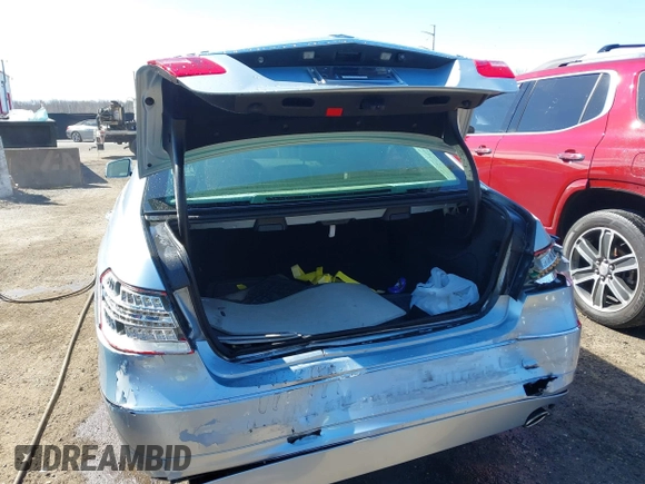 2013 Mercedes-Benz E-Class E 350 Luxury with VIN WDDHF8JB5DA673534, listed as a IAAI auction lot 41699534 with 120,173 mi miles. Bid and sale history available at carsss.com. Image 16.