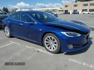 2017 Tesla Model S 100D z VIN 5YJSA1E25HF209284, wystawiony jako IAAI lot #41953515 z przebiegiem 83 489 mil mil oraz . Historia ofert i sprzedaży dostępna na DreamBid. Obrazek 1.