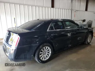 2014 Chrysler 300 z VIN 2C3CCAAG0EH132608, wystawiony jako Copart lot #59217075 z przebiegiem 215 836 mil mil oraz Szkoda całkowita • Salvage title. Historia ofert i sprzedaży dostępna na DreamBid. Obrazek 3.