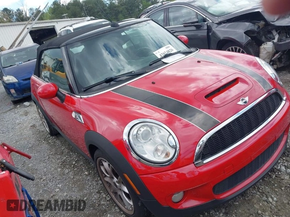 2010 MINI Convertible S z VIN WMWMS3C53AT012001, wystawiony jako IAAI lot #42024826 z przebiegiem 110 471 mil mil oraz . Historia ofert i sprzedaży dostępna na DreamBid. Obrazek 1.