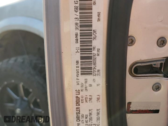 2011 Dodge 3500 SLT z VIN 3D73Y3HL0BG592767, wystawiony jako Copart lot #51824395 z przebiegiem 142 905 mil mil oraz Szkody całkowita. Historia ofert i sprzedaży dostępna na DreamBid. Obrazek 12.