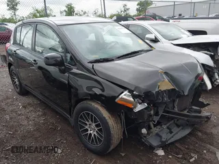 2011 Nissan Versa SL z VIN 3N1BC1CP1BL405243, wystawiony jako IAAI lot #42235326 z przebiegiem 108 518 mil mil oraz . Historia ofert i sprzedaży dostępna na DreamBid. Obrazek 1.