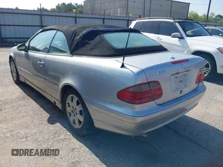 2003 Mercedes-Benz CLK 320 z VIN WDBLK65G13T137546, wystawiony jako IAAI lot #42342255 z przebiegiem Nie podano mil oraz . Historia ofert i sprzedaży dostępna na DreamBid. Obrazek 3.