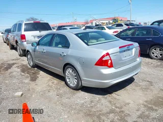 2010 Ford Fusion Hybrid z VIN 3FADP0L38AR411074, wystawiony jako IAAI lot #41928348 z przebiegiem 79 306 mil mil oraz . Historia ofert i sprzedaży dostępna na DreamBid. Obrazek 3.