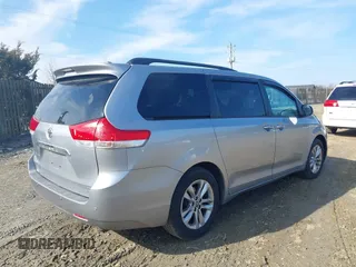 2011 Toyota Sienna XLE with VIN 5TDDK3DC0BS012604, listed as a IAAI auction lot 41533173 with 174,779 mi miles. Bid and sale history available at carsss.com. Image 4.