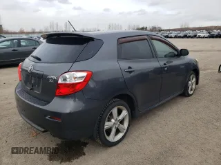 2009 Toyota Matrix S z VIN 2T1KE40E79C021007, wystawiony jako Copart lot #83045034 z przebiegiem Nie podano mil oraz Czysty tytuł • Clean title. Historia ofert i sprzedaży dostępna na DreamBid. Obrazek 3.