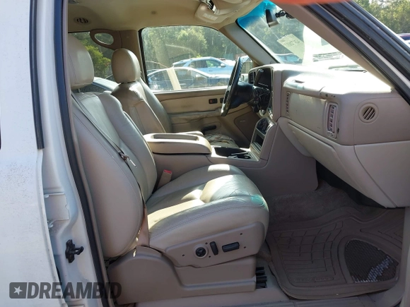 2003 Chevrolet Tahoe LS z VIN 1GNEC13Z83J195493, wystawiony jako IAAI lot #42472037 z przebiegiem 228 016 mil mil oraz . Historia ofert i sprzedaży dostępna na DreamBid. Obrazek 5.