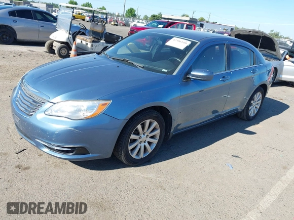 2011 Chrysler 200 Touring z VIN 1C3BC1FG8BN571336, wystawiony jako IAAI lot #42306110 z przebiegiem 154 913 mil mil oraz . Historia ofert i sprzedaży dostępna na DreamBid. Obrazek 2.