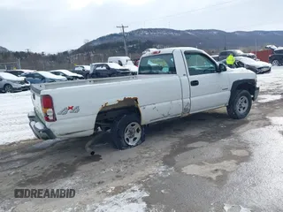 2000 Chevrolet Silverado 1500 with VIN 1GCEK14V8YE421717, listed as a IAAI auction lot 41280823 with 185,551 mi miles. Bid and sale history available at carsss.com. Image 4.