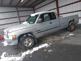 2000 Dodge 2500 with VIN 1B7KC2361YJ127325, listed as a IAAI auction lot 41981547 with 165,410 mi miles. Bid and sale history available at carsss.com. Image 2.