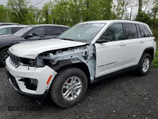 2023 Jeep Grand Cherokee Laredo z VIN 1C4RJHAG7PC535513, wystawiony jako Copart lot #56179595 z przebiegiem 17 826 mil mil oraz Szkoda całkowita • Salvage title. Historia ofert i sprzedaży dostępna na DreamBid. Obrazek 1.