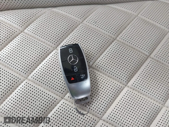 2017 Mercedes-Benz E E 300 Luxury with VIN WDDZF4KBXHA108620, listed as a IAAI auction lot 41935260 with 81,684 mi miles. Bid and sale history available at carsss.com. Image 11.