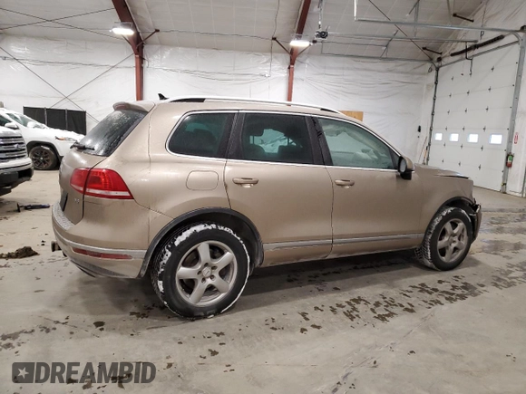 2016 Volkswagen Touareg Sport with VIN WVGEF9BP3GD010197, listed as a Copart auction lot 85826584 with 106,375 mi miles and Salvage Title. Bid and sale history available at DreamBid. Image 3.