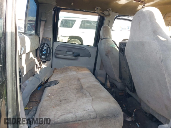 1999 Ford F-250 XL z VIN 1FTNW20F1XEB91297, wystawiony jako IAAI lot #41381749 z przebiegiem 337 685 mil mil oraz . Historia ofert i sprzedaży dostępna na DreamBid. Obrazek 8.