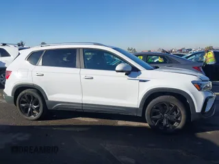 2022 Volkswagen Taos SE z VIN 3VVLX7B20NM097528, wystawiony jako IAAI lot #41152253 z przebiegiem 45 607 mil mil oraz . Historia ofert i sprzedaży dostępna na DreamBid. Obrazek 13.