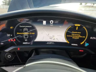 2023 Porsche Taycan z VIN WP0AA2Y12PSA16616, wystawiony jako Copart lot #82850004 z przebiegiem 20 893 mil mil oraz Szkoda całkowita • Salvage title. Historia ofert i sprzedaży dostępna na DreamBid. Obrazek 9.