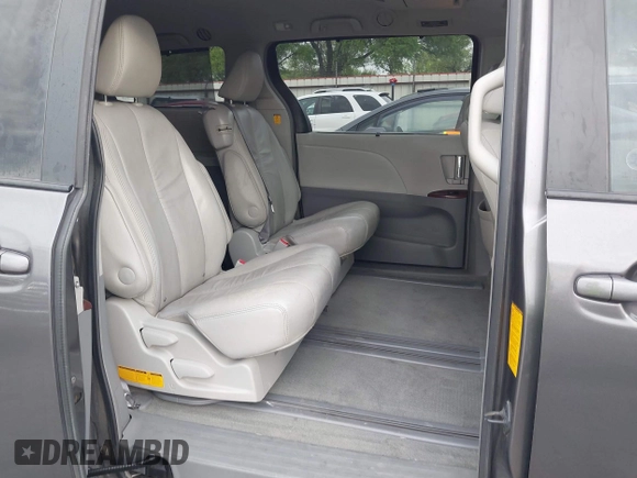 2011 Toyota Sienna XLE AAS with VIN 5TDYK3DC1BS136012, listed as a IAAI auction lot 41869637 with 231,418 mi miles. Bid and sale history available at carsss.com. Image 8.