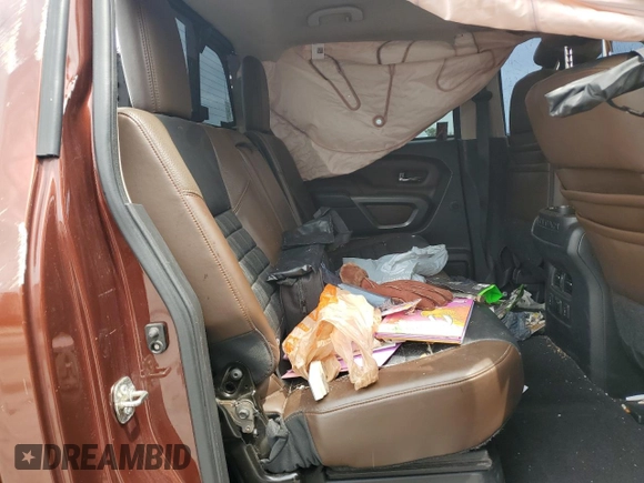 2016 Nissan Titan Platinum Reserve z VIN 1N6BA1F28GN506397, wystawiony jako Copart lot #53831235 z przebiegiem 258 474 mil mil oraz Nie do naprawy • Non repairable. Historia ofert i sprzedaży dostępna na DreamBid. Obrazek 10.