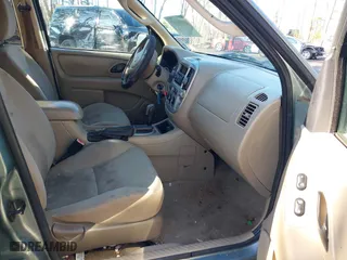 2007 Ford Escape XLT with VIN 1FMYU03147KA04848, listed as a IAAI auction lot 41699837 with 170,356 mi miles. Bid and sale history available at carsss.com. Image 5.