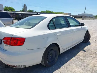 2012 Volkswagen Jetta SE with VIN 3VWDP7AJ8CM019228, listed as a IAAI auction lot 42339952 with 197,877 mi miles and . Bid and sale history available at DreamBid. Image 4.