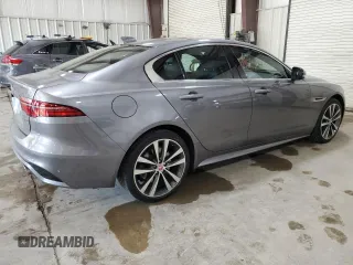 2020 Jaguar XE R-Dynamic S z VIN SAJAT4GX4LCP58076, wystawiony jako Copart lot #48547715 z przebiegiem 42 275 mil mil oraz Szkody całkowita. Historia ofert i sprzedaży dostępna na DreamBid. Obrazek 3.