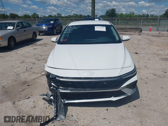 2025 Hyundai Elantra SE with VIN KMHLL4DG9SU861154, listed as a IAAI auction lot 42591870 with 7,070 mi miles and . Bid and sale history available at DreamBid. Image 12.
