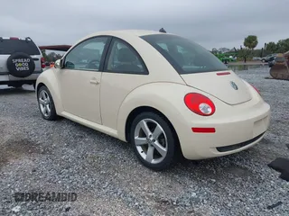 2007 Volkswagen New Beetle Coupe with VIN 3VWSW31C87M515222, listed as a IAAI auction lot 41656178 with 100,186 mi miles. Bid and sale history available at carsss.com. Image 3.