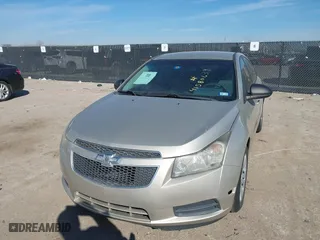 2014 Chevrolet Cruze LS with VIN 1G1PA5SH6E7362014, listed as a IAAI auction lot 41580639 with 124,085 mi miles. Bid and sale history available at carsss.com. Image 17.