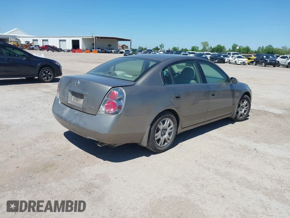 2006 Nissan Altima 2.5 with VIN 1N4AL11D66N461420, listed as a IAAI auction lot 42063645 with 211,266 mi miles. Bid and sale history available at carsss.com. Image 4.